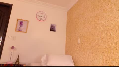 Snapshot of aresangell chatting on 10/11/25, 12:04 ARES online show from 10/11/25, 12:04