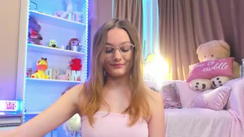 Snapshot of ari3el chatting on 03/03/26, 02:23 Ariel online show from 03/03/26, 02:23