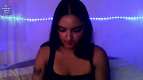 Snapshot of ari_20_ chatting on 04/30/26, 06:03 Bella online show from 04/30/26, 06:03
