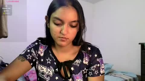 Snapshot of ari_20_ chatting on 05/30/26, 07:33 Bella online show from 05/30/26, 07:33
