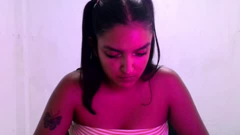 Snapshot of ari_20_ chatting on 07/22/26, 12:35 Bella online show from 07/22/26, 12:35