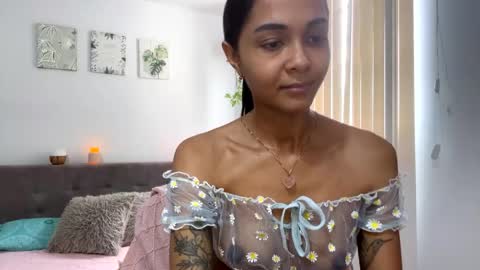 Snapshot of ari____ chatting on 06/09/26, 05:35 Aria online show from 06/09/26, 05:35