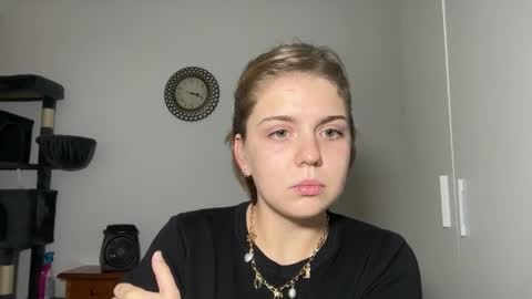 Snapshot of ari_crystal chatting on 02/04/26, 01:17 ari_crystal online show from 02/04/26, 01:17