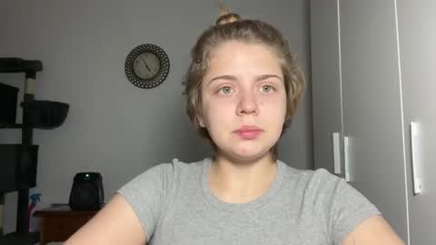 Snapshot of ari_crystal chatting on 02/09/26, 02:54 ari_crystal online show from 02/09/26, 02:54