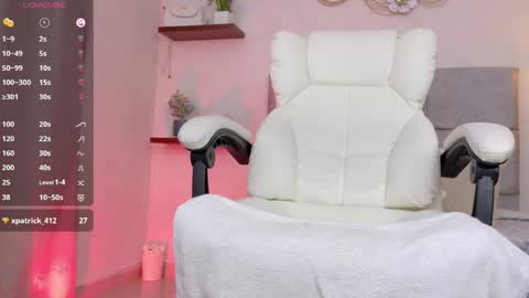 Snapshot of ari_lovely18 chatting on 06/02/26, 12:23 Im Ari online show from 06/02/26, 12:23