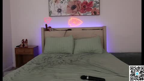 Snapshot of ari_lovexo chatting on 03/09/25, 09:25 Ari and Penn online show from 03/09/25, 09:25