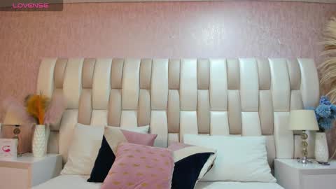 ari_lynn_ online show from 11/18/25, 03:34