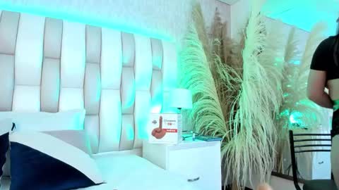 ari_lynn_ online show from 03/18/26, 03:20