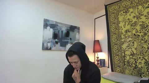 aria y orien  online show from 11/27/25, 11:01