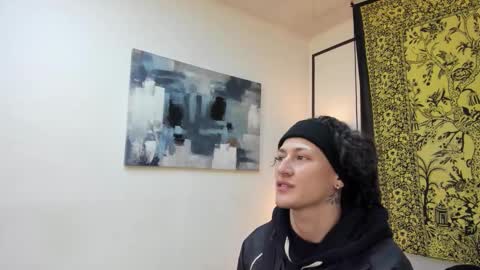 aria y orien  online show from 12/17/25, 11:05