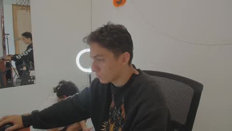 aria_arthur online show from 10/12/25, 02:05