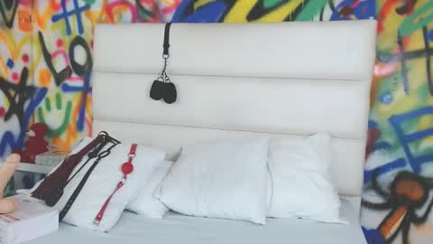 Snapshot of aria_martiin chatting on 12/11/24, 02:11 aria online show from 12/11/24, 02:11