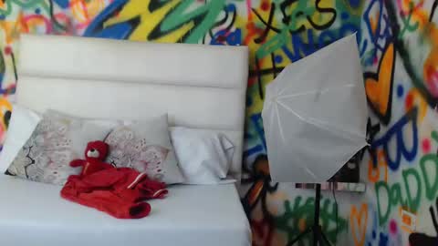 Snapshot of aria_martiin chatting on 01/16/25, 11:04 aria online show from 01/16/25, 11:04