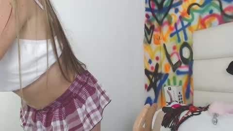 Snapshot of aria_martiin chatting on 02/12/25, 03:05 aria online show from 02/12/25, 03:05