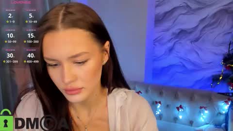 aria_mila online show from 12/21/25, 11:28