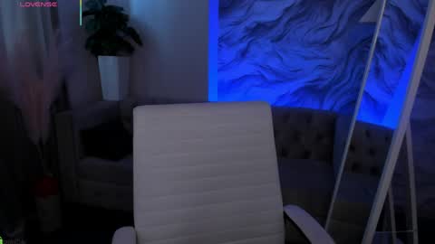 aria_mila online show from 04/15/26, 03:24