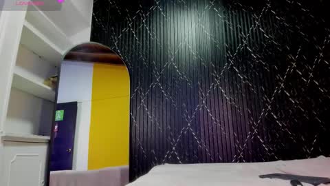 Aria Millers  online show from 11/30/25, 09:57