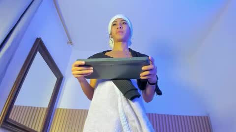 Aria Millers  online show from 12/17/25, 12:00