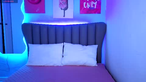 Snapshot of aria_russo chatting on 06/12/26, 03:00 Aria online show from 06/12/26, 03:00