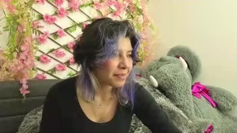 Snapshot of aria_silk chatting on 06/25/26, 10:47 aria_silk online show from 06/25/26, 10:47