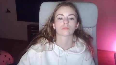 AriaCreazy online show from 11/17/25, 09:31