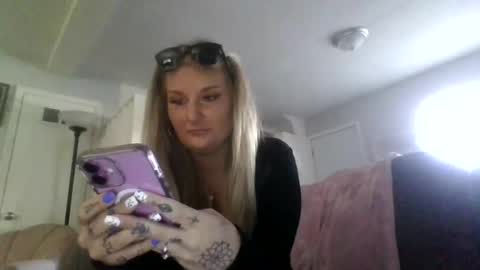 Snapshot of ariadams chatting on 02/24/25, 08:14 ari adams online show from 02/24/25, 08:14