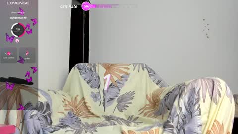 Snapshot of ariadna_cute chatting on 12/04/24, 10:30 linda online show from 12/04/24, 10:30