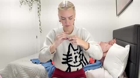 Snapshot of ariah_is_blonde chatting on 05/09/26, 10:15 Ariah online show from 05/09/26, 10:15