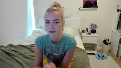 Snapshot of ariah_is_blonde chatting on 06/28/26, 07:20 Ariah online show from 06/28/26, 07:20