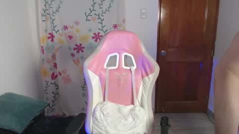 ariana_esteban07 online show from 02/19/26, 06:09