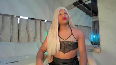 Snapshot of ariana_grande233 chatting on 03/03/26, 11:38 ariana_grande233 online show from 03/03/26, 11:38