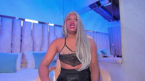 ariana_grande233 online show from 03/30/26, 11:44