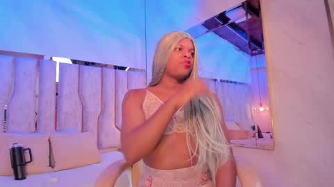 ariana_grande233 online show from 04/18/26, 11:47