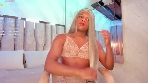 ariana_grande233 online show from 05/13/26, 11:40