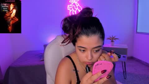Snapshot of ariana_pierce chatting on 11/13/25, 12:26 Ariana online show from 11/13/25, 12:26
