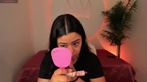 Snapshot of ariana_pierce chatting on 12/14/25, 12:43 Ariana online show from 12/14/25, 12:43