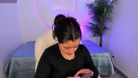 Snapshot of ariana_pierce chatting on 12/20/25, 12:23 Ariana online show from 12/20/25, 12:23