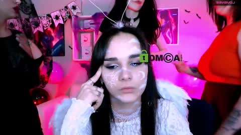 ariana_ross7 online show from 10/31/25, 08:32