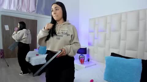  ariana  online show from 10/06/25, 05:21