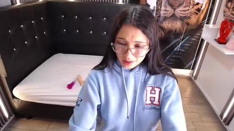 ariana_toro online show from 12/23/25, 01:47