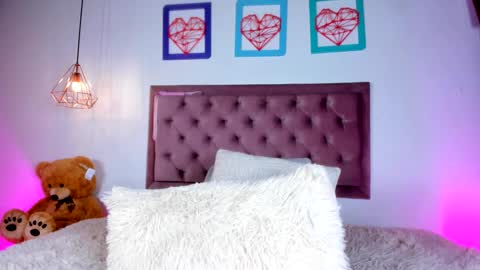 Snapshot of ariana_zc_ chatting on 03/05/25, 12:27 Susan online show from 03/05/25, 12:27