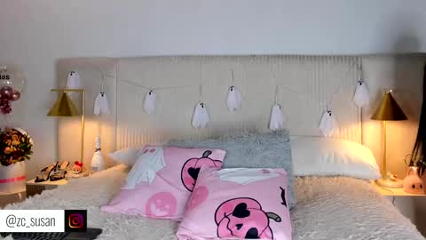 Snapshot of ariana_zc_ chatting on 10/06/25, 08:39 Susan online show from 10/06/25, 08:39