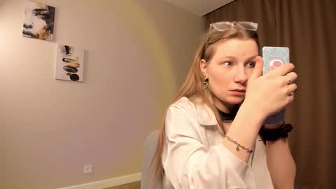 Snapshot of arianaabramek chatting on 03/03/26, 07:42 Alice online show from 03/03/26, 07:42