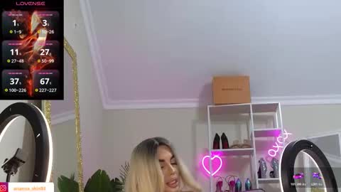 Ariana online show from 11/12/25, 08:19