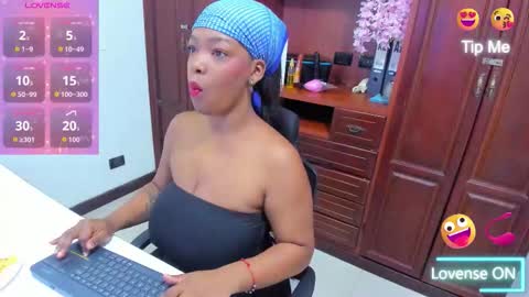 Andrea online show from 11/17/25, 01:39