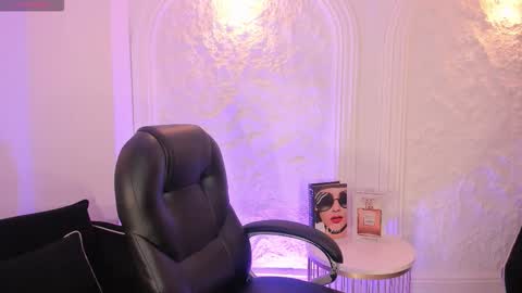 Ariana Dumont online show from 11/12/25, 11:10