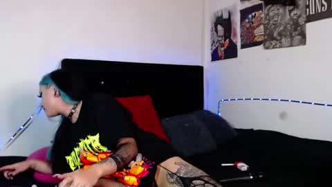 Snapshot of arianauwu666 chatting on 01/05/25, 01:03 help me 100 hands up my OF is Free online show from 01/05/25, 01:03