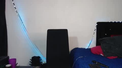 Snapshot of arianauwu666 chatting on 02/28/25, 02:09 help me 100 hands up my OF is Free online show from 02/28/25, 02:09