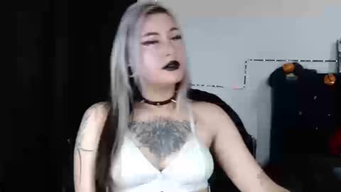 Snapshot of arianauwu666 chatting on 09/10/25, 09:59 help me 100 hands up my OF is Free online show from 09/10/25, 09:59