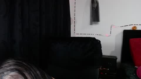 Snapshot of arianauwu666 chatting on 10/05/25, 12:31 help me 100 hands up my OF is Free online show from 10/05/25, 12:31